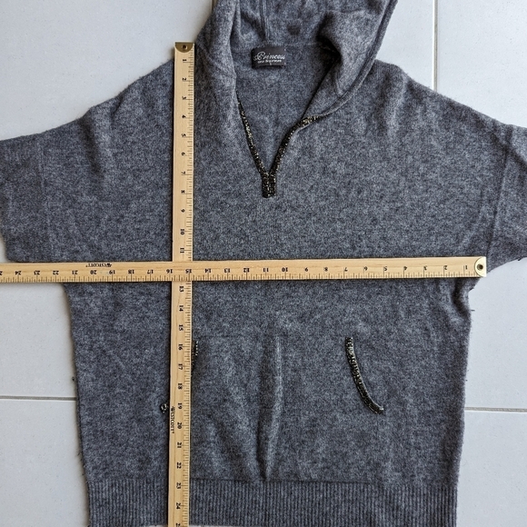 Gray shirt sleeve hooded wool and cashmere blend V neck sweater size Medium - Picture 5 of 9